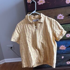 Casual Button Down Shirt in Yellow with Short Sleeves and Classic Collar